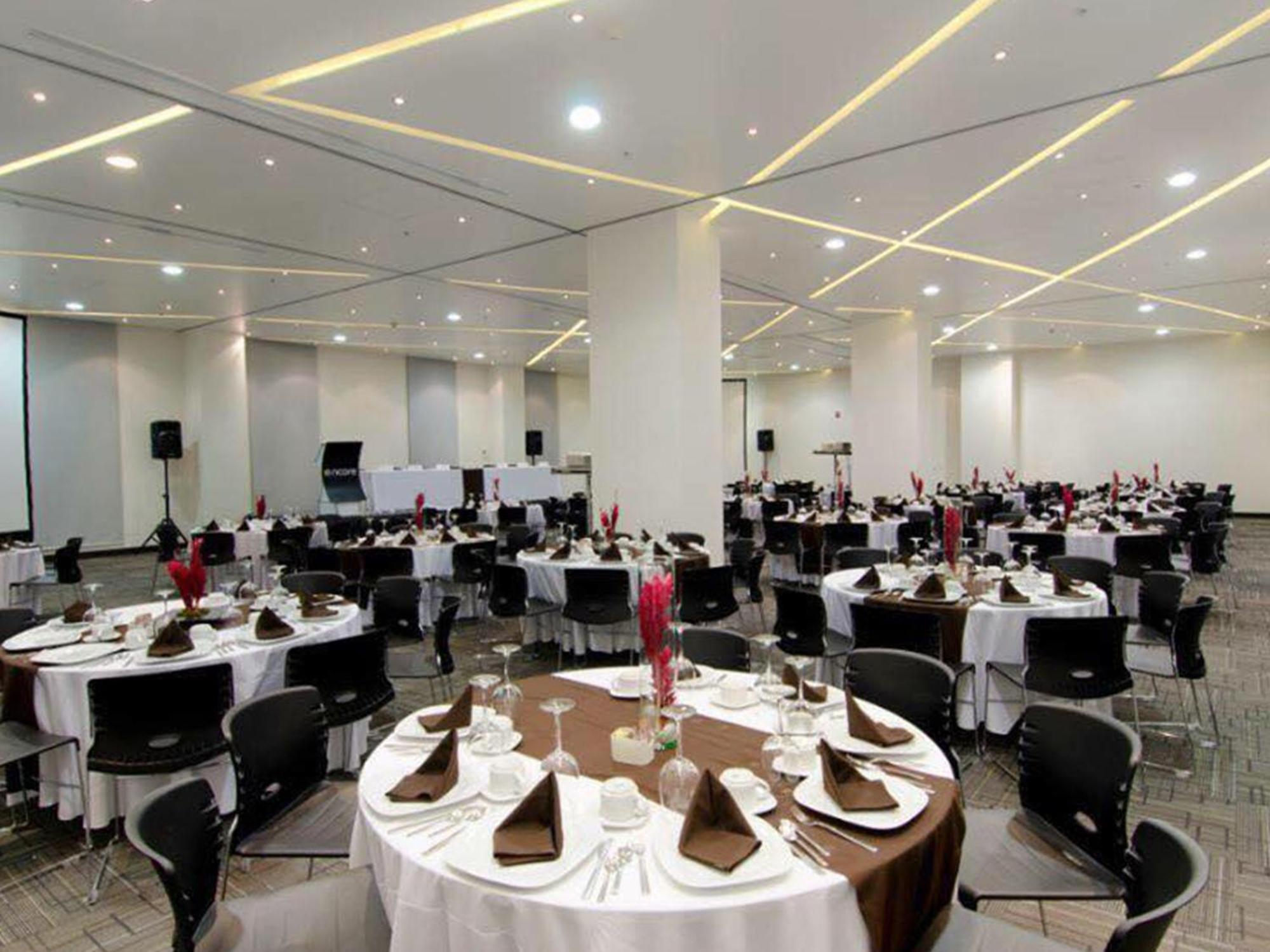 Ramada Encore By Wyndham Guadalajara Sur Palomar Exterior foto